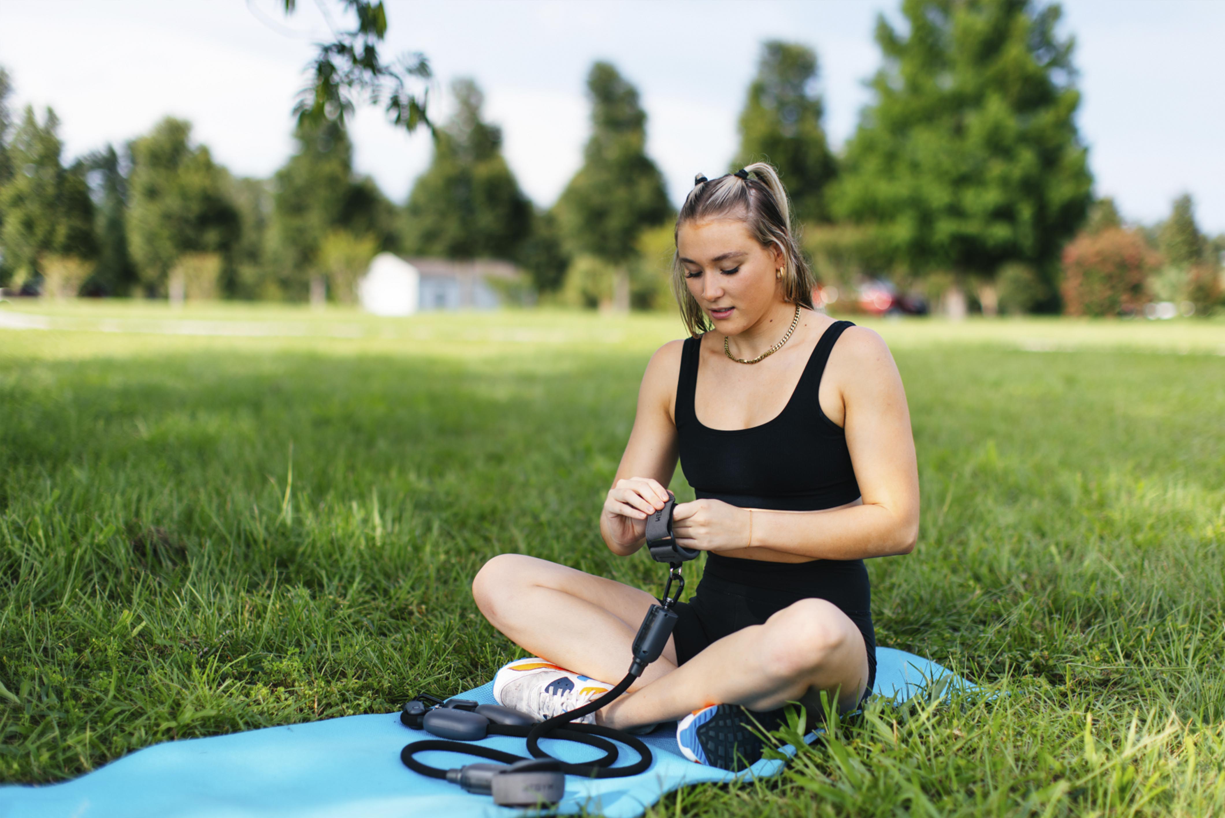 resistance-band-exercises-for-women-to-build-strength-and-tone-muscle